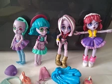 Lot Of 4 Capsule Chix Dolls Interchangeable Lot Includes Accessories 