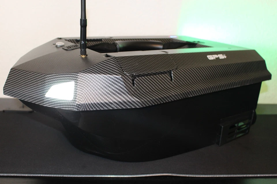 Boatman Futterboot Baitster Pro Carbon GPS - Bild 3 von 4