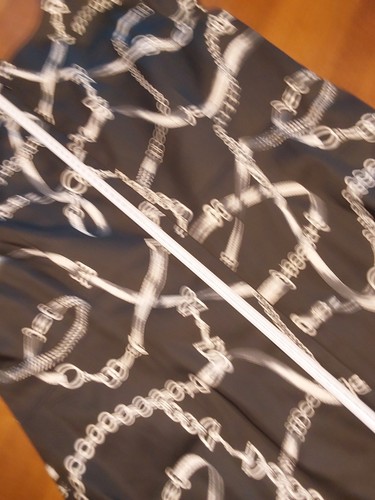 Madeleine Kleid schwarz mit Ketten/Gürtelprint 42,44, neu - Bild 6 von 7