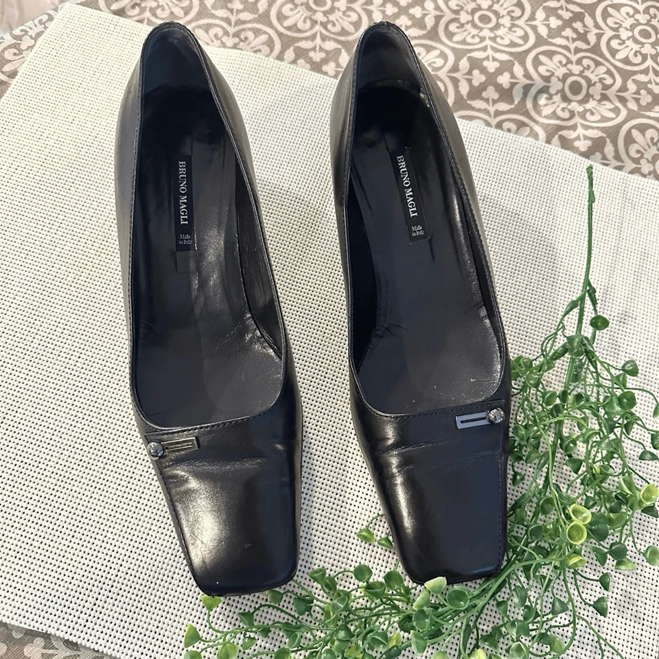 Zapatos de salón Bruno Magli de cuero negro con punta cuadrada talla 8,5 B Foto 2 de 4
