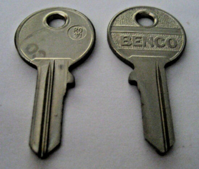 Schlüsselrohling BENCO RO 30, Ronis Profil F Serie 1-500, französische Oldtimer