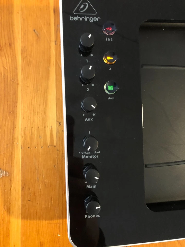 Behringer iStudio iS202 iPad Recording Dock Interface w/ MIDI, Phono, XLR, 1/4" - Image 2 of 4