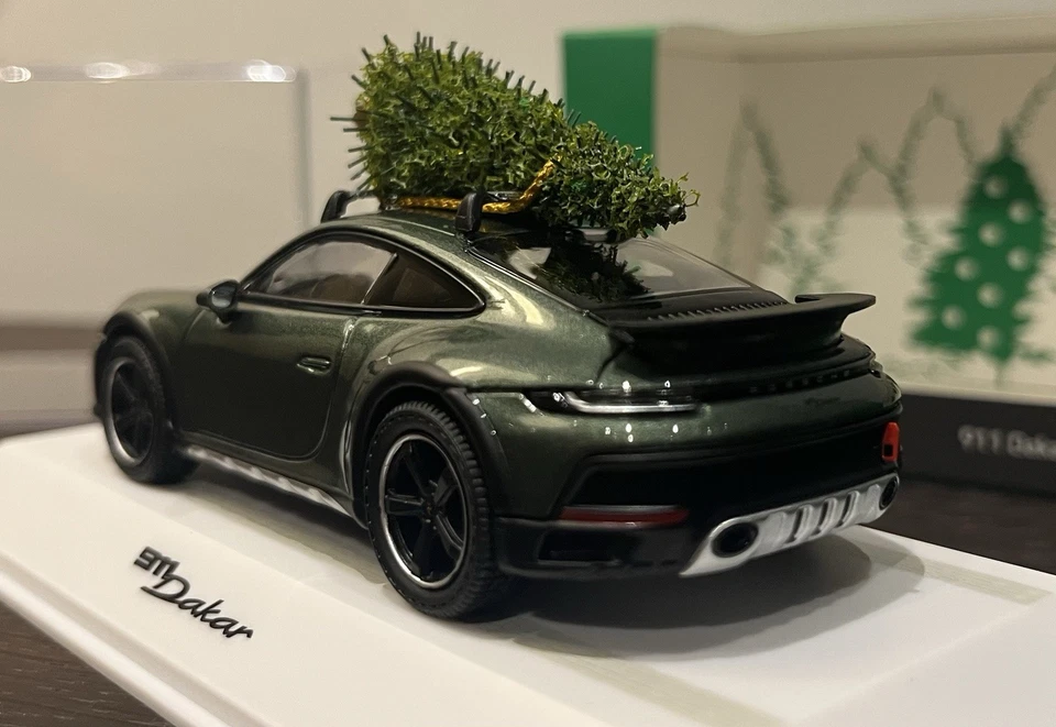 Porsche 911 Dakar 992 Spark 1 43 Green Metallic, Christmas Edition! - Immagine 2 di 4