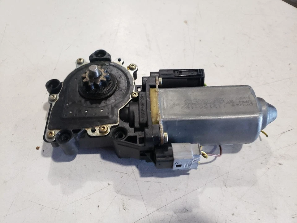 Motor de janela direita - 1996 BMW E36 Coupe - 94-99 fabricante de equipamento original 8360977 - Imagem 4 de 4