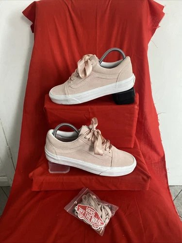Vans Off The Wall taglia 5 rosa viene fornito con lacci originali o lacci di seta ottime condizioni!!