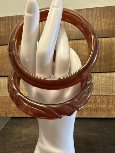 Set Of 2 Vintage ROOT BEER Colored Swirled (1 Molded) Lucite Bangle Bracelets - Picture 5 of 14