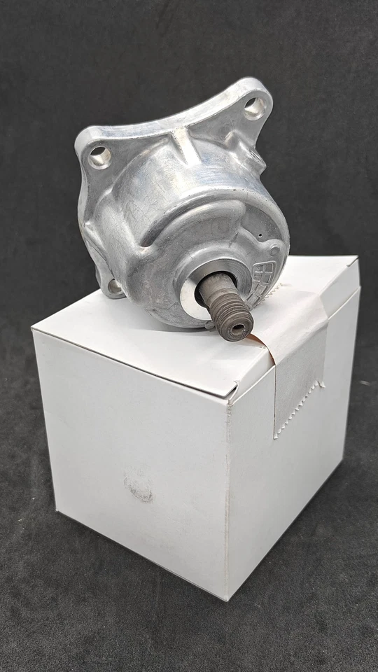 Bomba de aceite de motor MAZDA NF01-14-100 genuina RX-7 NUEVA STOCK EN EE. UU. NUEVA OEM Foto 3 de 4