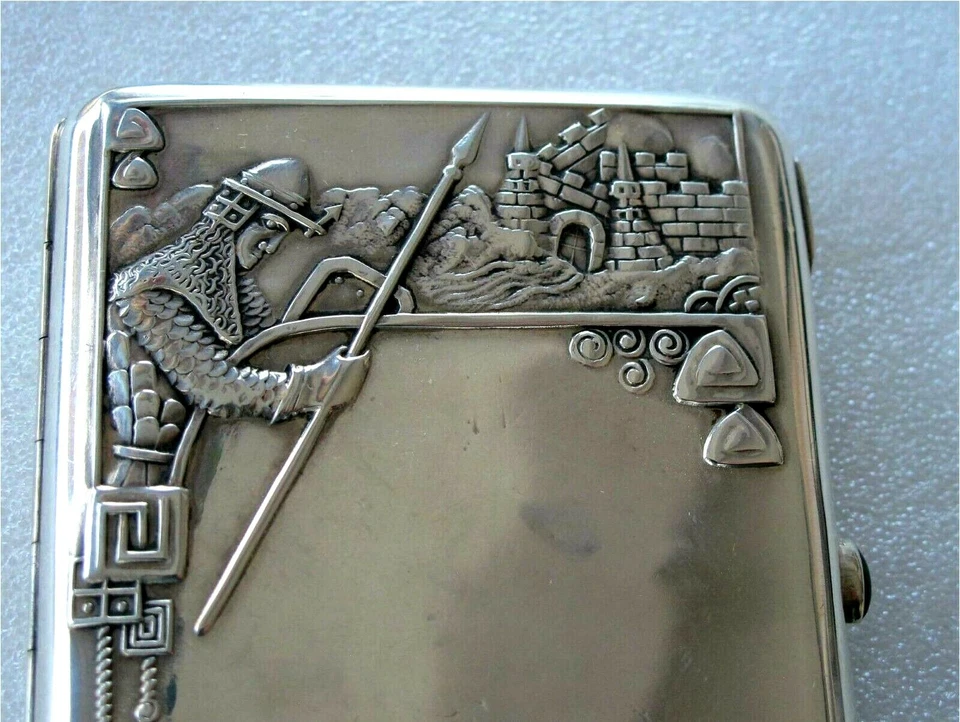 Estuche de cigarrillos de plata ruso Art Nouveau caballero medieval, Moscú Foto 2 de 4