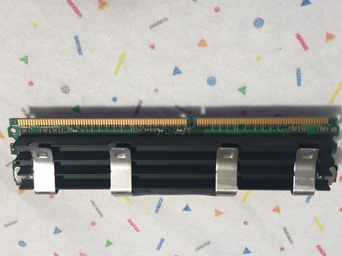 Crucial CT12872AP80E 9FE1D4 1GB DDR2 PC2 RAM Chunky Heatsink - Picture 3 of 3