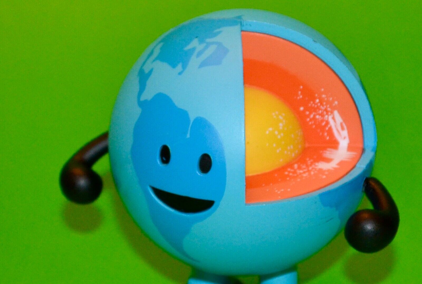 Kidrobot Kid Robot DOMA Acid Sweeties MR. EARTH 2/20 Vinyl Figure 2007 Toy Art
