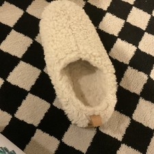 Women's Slippers Size 9 Runs Wide