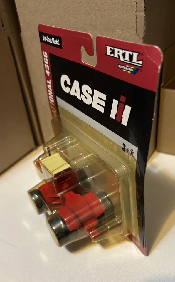 International Harvester 4366 4WD Tractor W/Duals 1/64 scale, ERTL, farm toys - Image 2 of 4