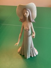 LLADRO Nao Porcelain Figurine