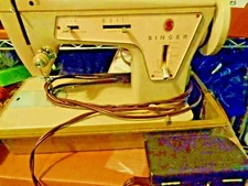 Vintage Singer Sewing Machine Model 237 Fashion Mate With Case & Machine Table 