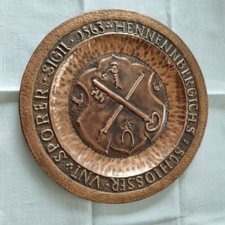 Wandteller Kupfer Schlosser Sigil 1563 Hennenbergichs Schlosser Metall