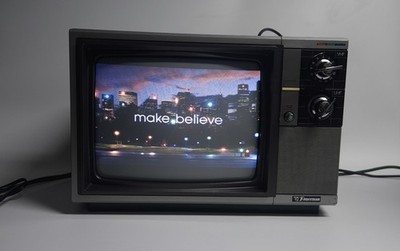 Vintage 1987 Emerson 13  CRT TV Model EC134D Wood Grain Color Retro Gaming TV