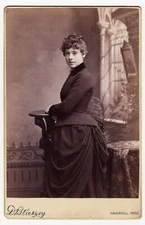 FASHIONABLE LADY IN HAVERHILL, MASSACHUSETTS : CABINET CARD
