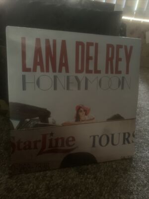 Lana Del Rey    Honeymoon (2-LP) 180g Red Translucent Vinyl w/ 16-page booklet