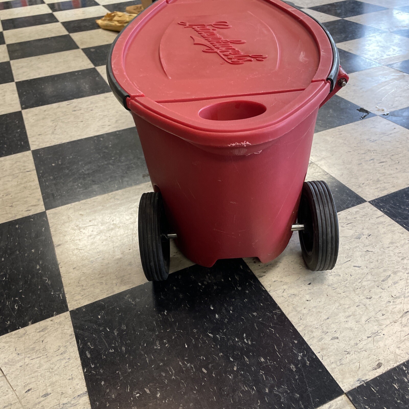 Leinenkugel’s Canoe Beer Cooler Canooler Wheeled Drink Ice Chest 36