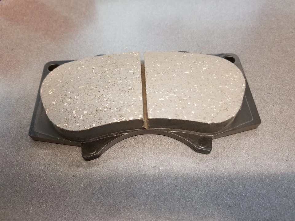 Pastillas de freno delanteras originales de cerámica Toyota Tundra 2000-2006 con cuñas 04465-AZ200 Foto 4 de 4