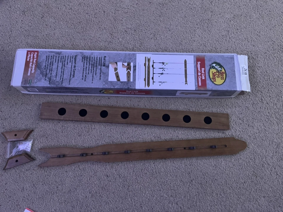 Bass Pro Shop eight rod capacity;wall rack for fishing poles - Imagem 2 de 4