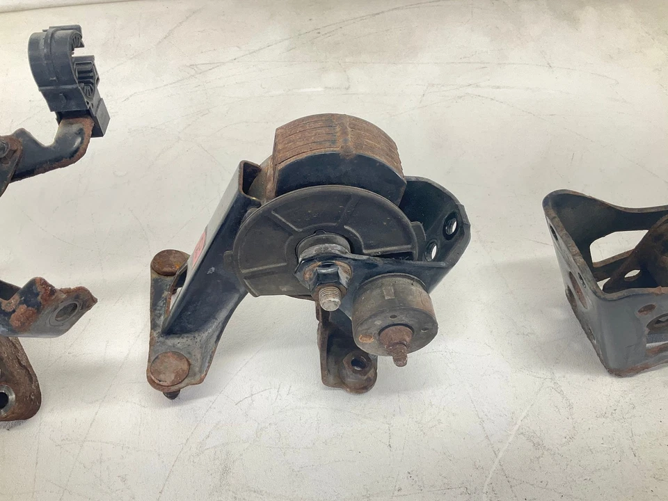 Soporte de montaje de motor Toyota Prius Toyota Prius 10-15 OEM Foto 3 de 4