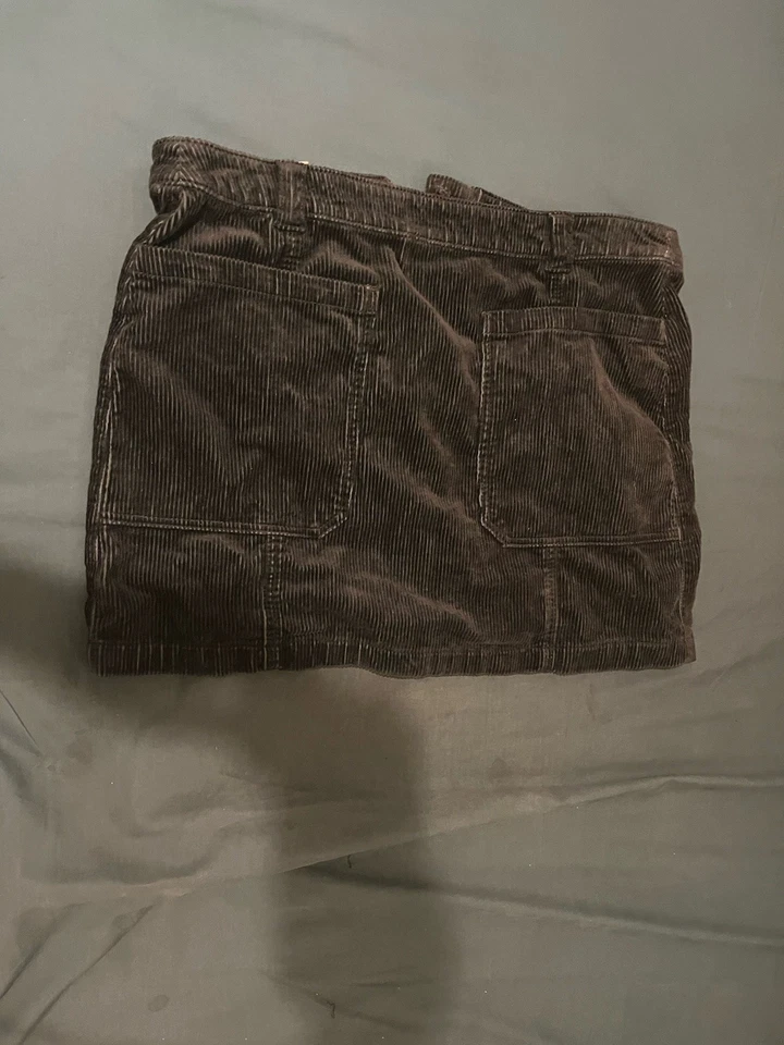 pencil skirts - Image 2 of 4