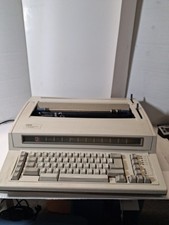 IBM Personal Wheelwriter 2 Electronic Typewriter - Works Great