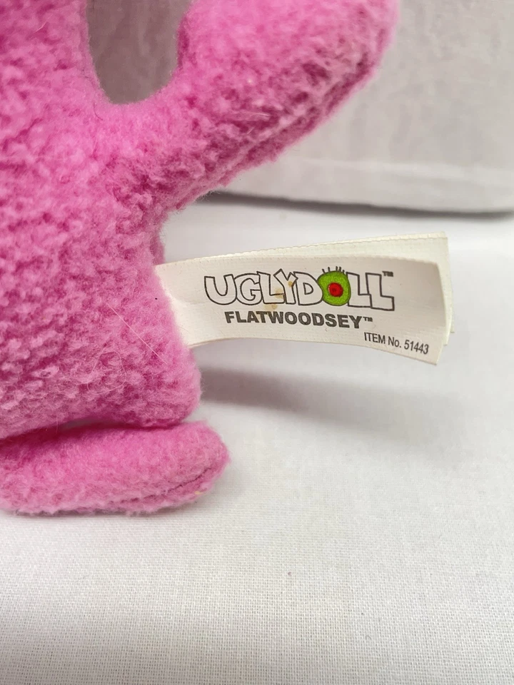 Boneco de pelúcia Uglydoll Classic Flatwoodsey pequeno rosa 8"" - Imagem 2 de 4