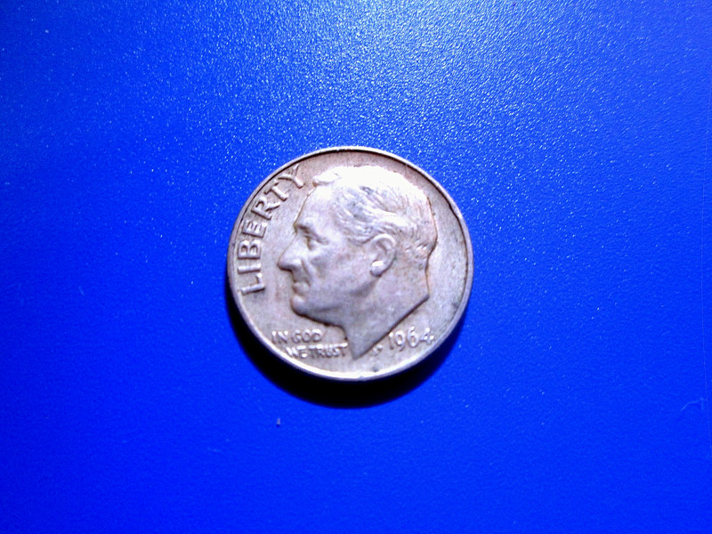 1964-D 10 cents Roosevelt Dime  Lightly Circulat (photos) .900 SILVER  2.9 grams