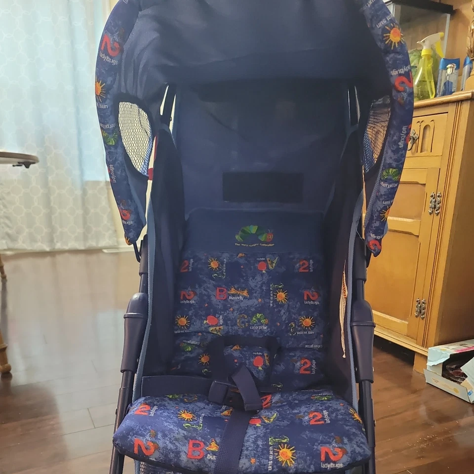 Carrinho de bebê guarda-chuva vintage Eric Carle. Lagarta muito faminta RARA. Carters - Imagem 4 de 4