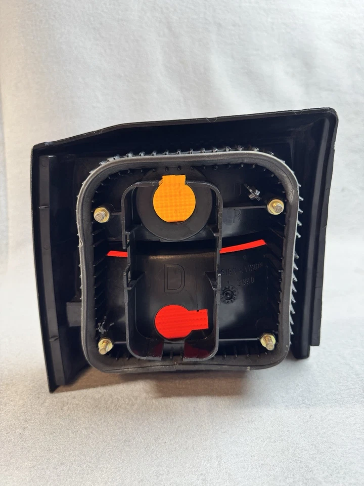 1988-1989 Eagle Renault Medallion (sdn) Right Passenger Outer Taillight Lamp - Image 4 of 4
