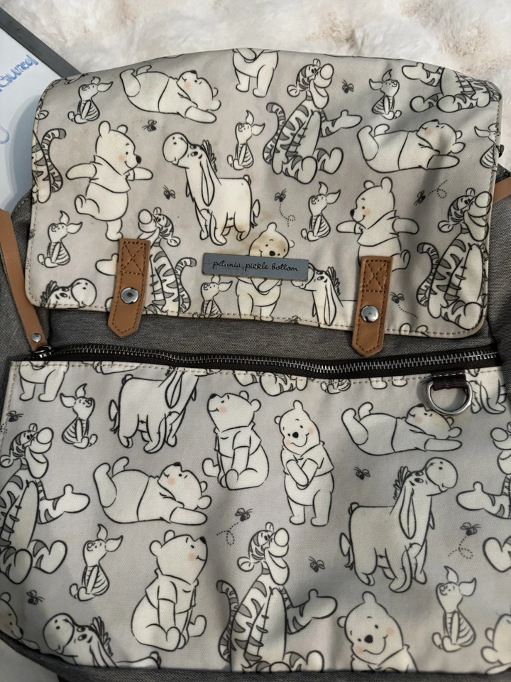 Mochila de pañales Petunia Pickle Bottom Disney Baby Meta Axis Winnie the Pooh Foto 2 de 4