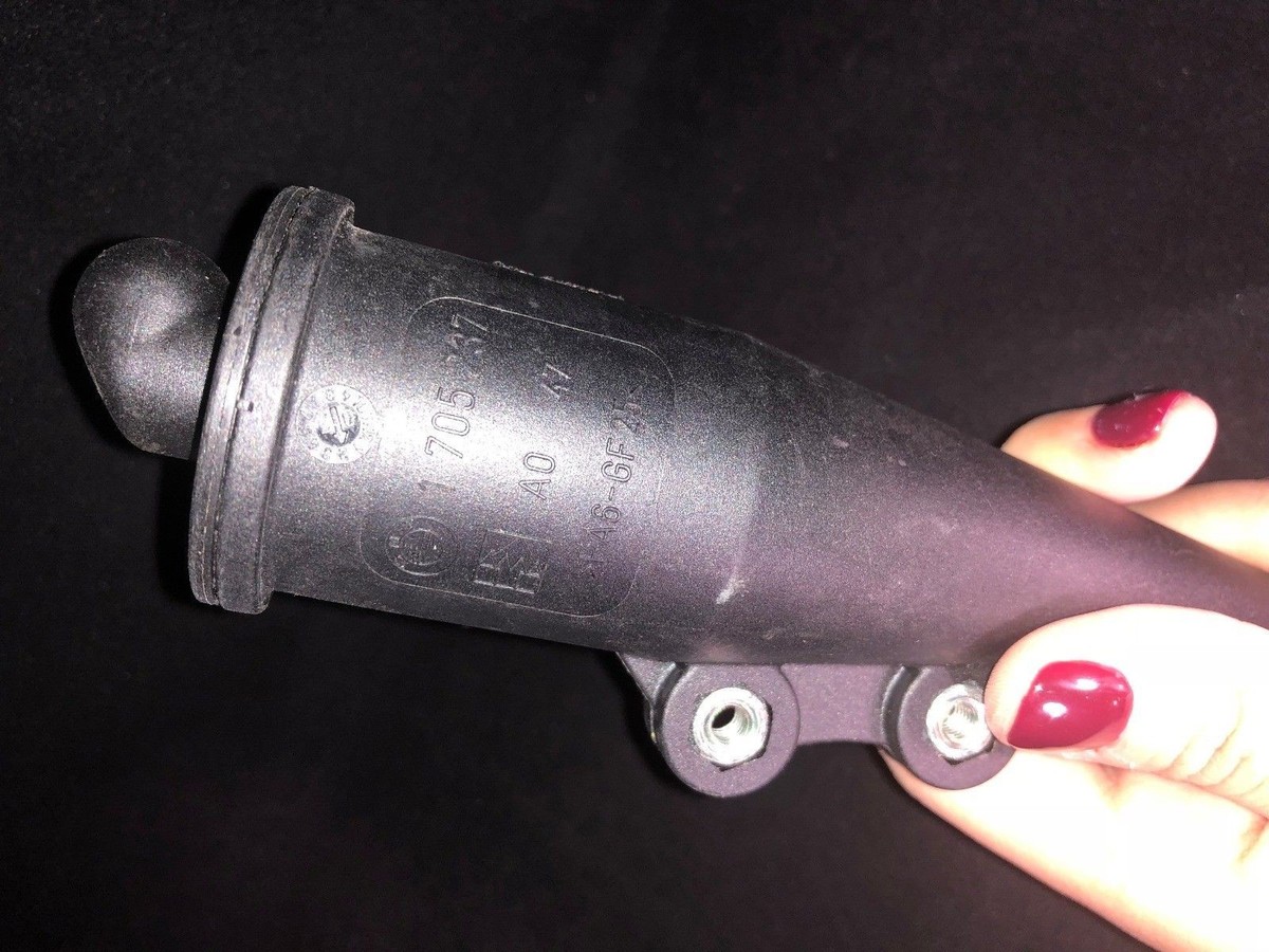 Oil Separator-Crankcase Ventilation Valve For 00-03 BMW E52