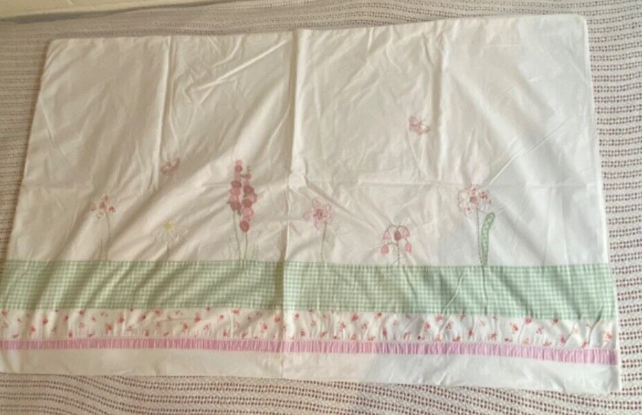 Funda nórdica para cuna The Little White Company blanca rosa guinga floral bordada Foto 2 de 4