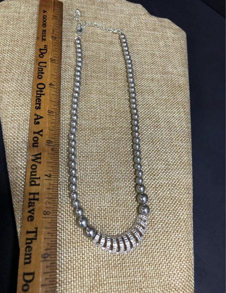 VTG Avon SAQ Necklace Gray Faux Pearl Pendant Silvertone 16" w/ 4" Ext Free Ship - Image 3 of 4