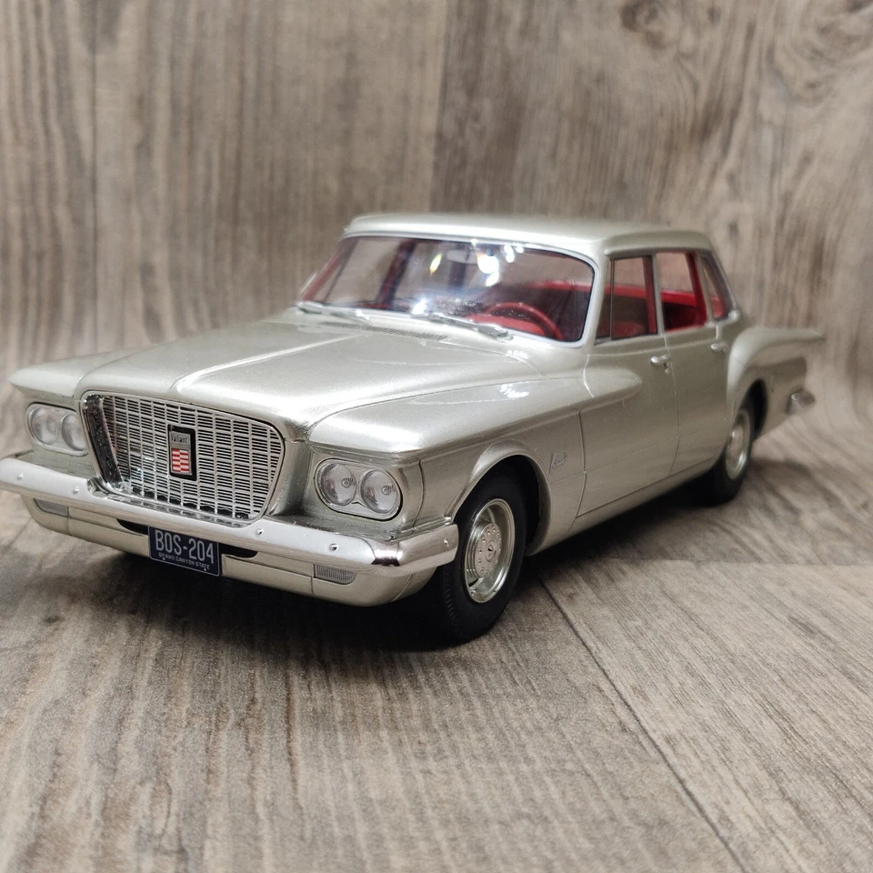 BERLINA AUTO BOS-MODELS PLYMOUTH VALIANT GRIGIO METALLIZZATO 1960 1:18 NUM 12... - Immagine 4 di 4