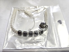 Pulsera Enfermera Macramé Blanco Cuentas con Dije - Nueva - Sellada en Envoltura