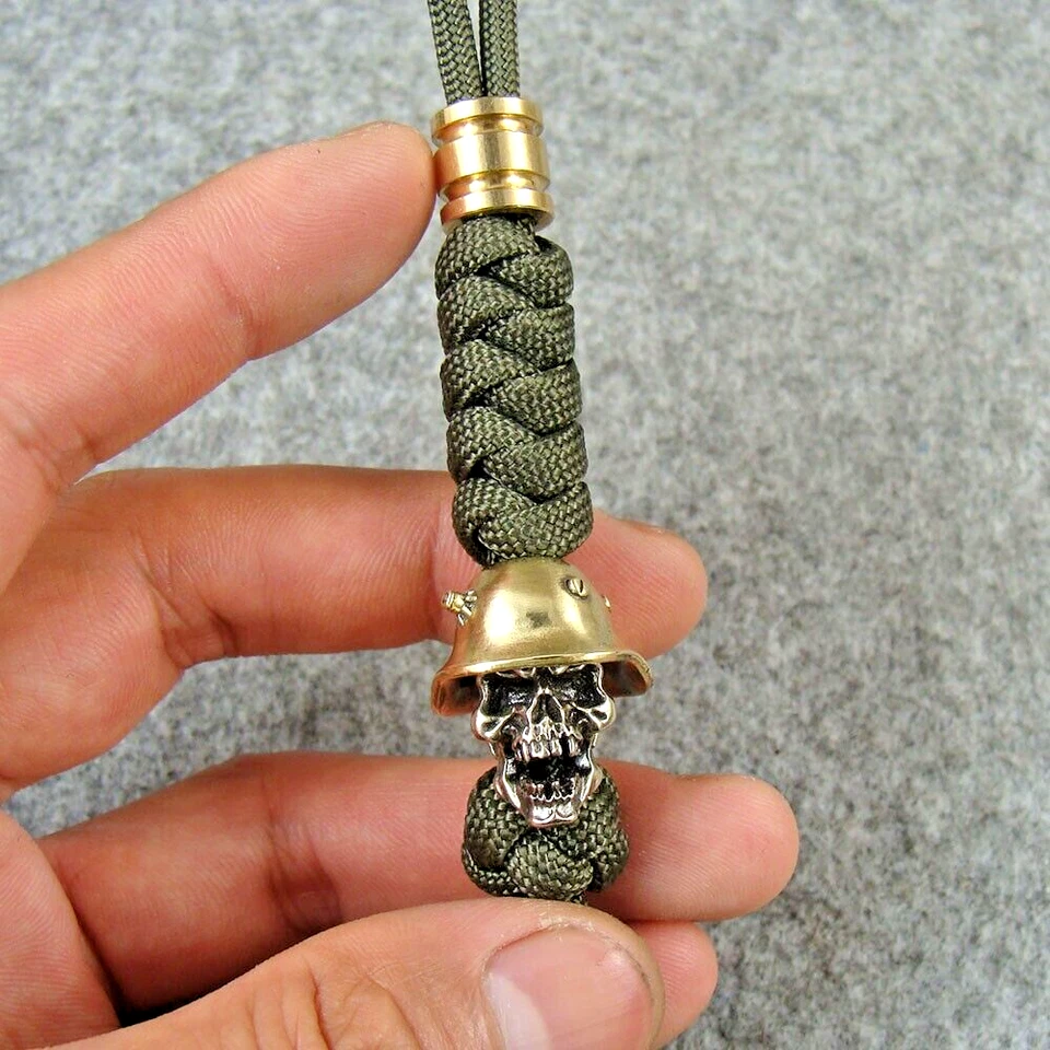 Cordón de cuchillo Paracord 550 hecho a mano con cuentas de latón y cuentas de calavera de cobre blanco Foto 3 de 4