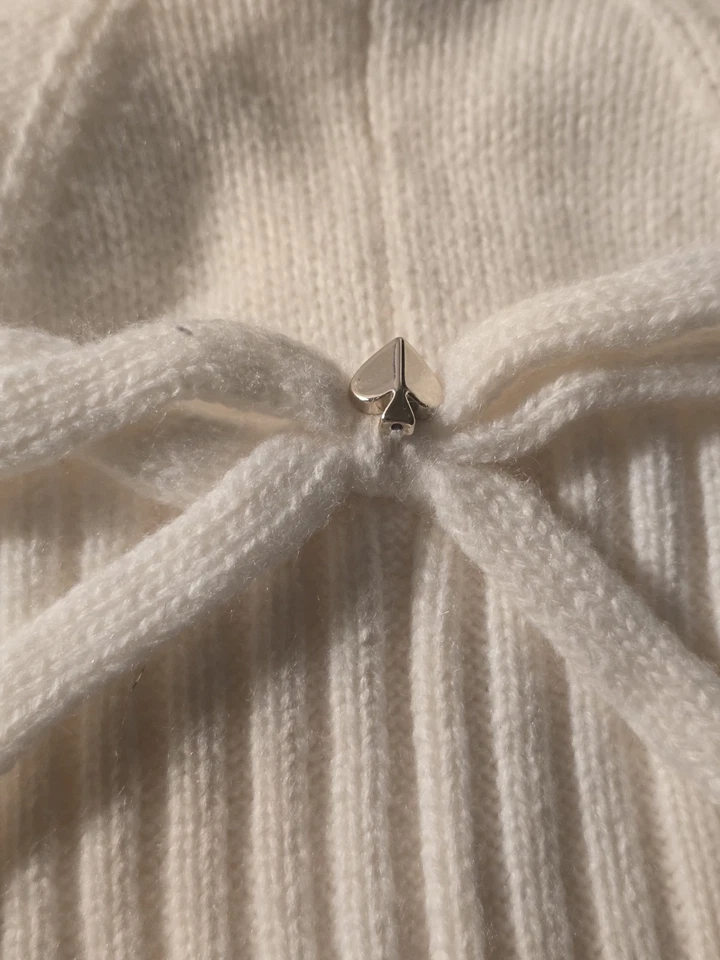 Gorro Kate Spade crema con lazo Foto 3 de 4