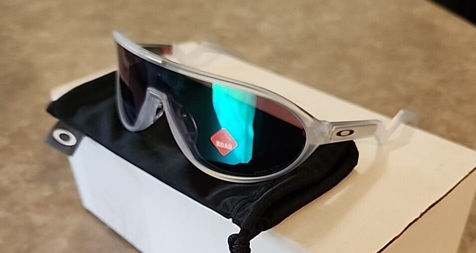 🔥 Oakley RARE! CMDN OO9467 Asian Fit Sunglasses - Matte 🔥 Oakley RARE! CMDN OO9467 Asian Fit Sunglasses - Matte