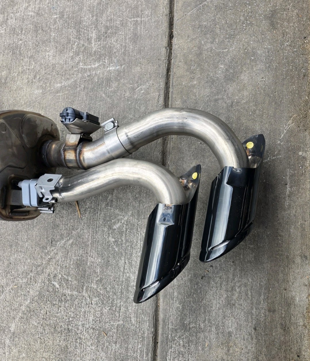 Lamborghini Urus Exhaust System 2019–2022 – Complete Catback with Quad Tips Oem