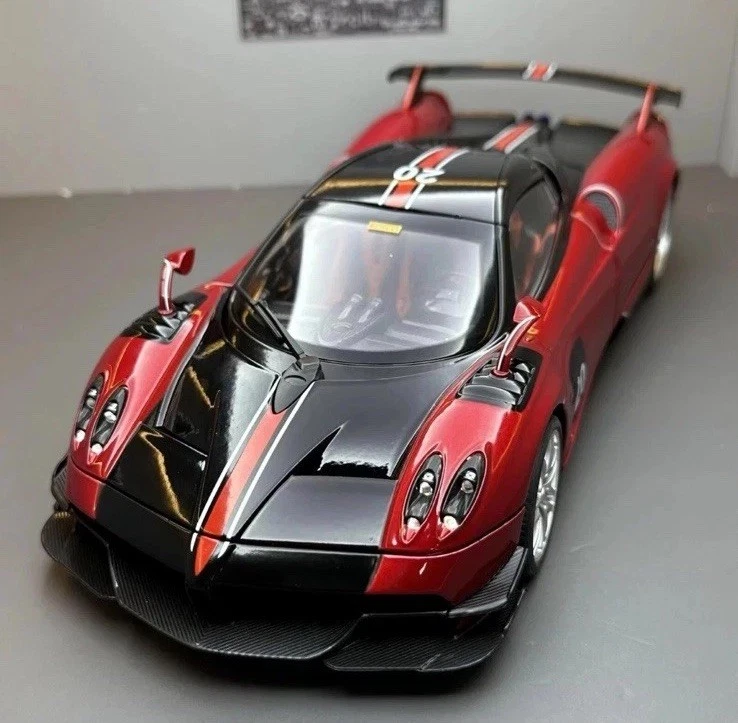 701-017 GT AUTOS 1/18 パガーニ ウアイラ Red 701-017 GT AUTOS 1/18 パガーニ ウアイラ Red 701-017 GT AUTOS 1/18