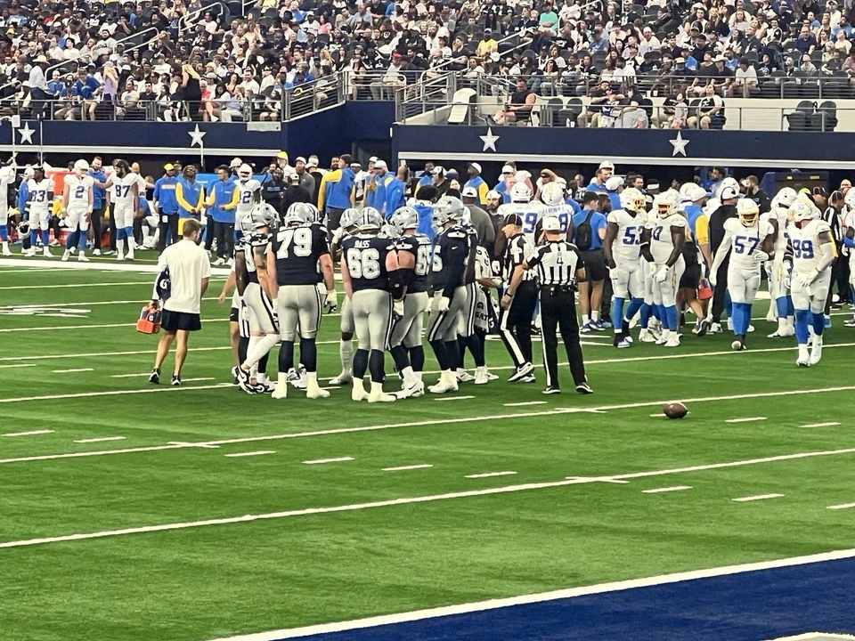 Cowboys Vs. Vikings DEC 14th - Asientos de pasillo de zona de extremo de esquina - Sec 101 Foto 2 de 4