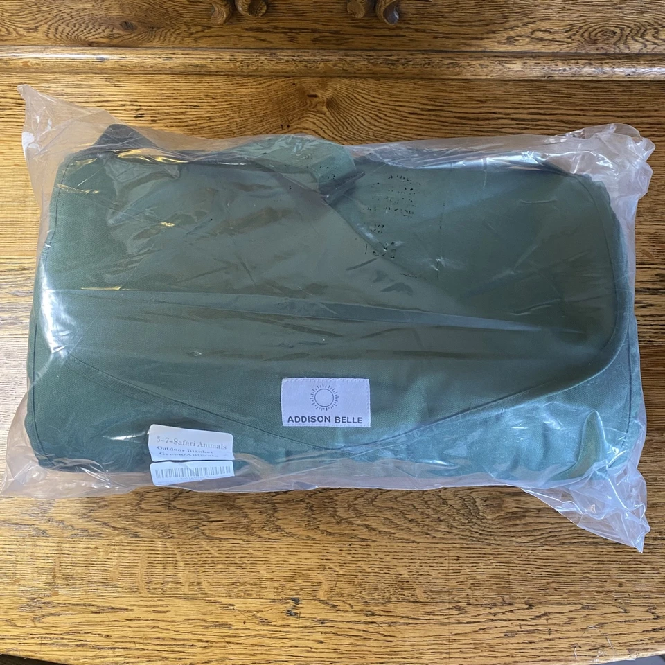 Manta de exterior Addison Belle verde/animales de safari 5'x7' picnic 60"x84" nueva Foto 2 de 4