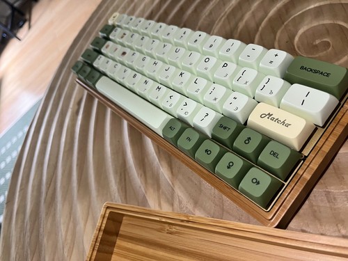 60% Mechanical keyboard with hand lubed matcha green switches - Picture 4 of 10
