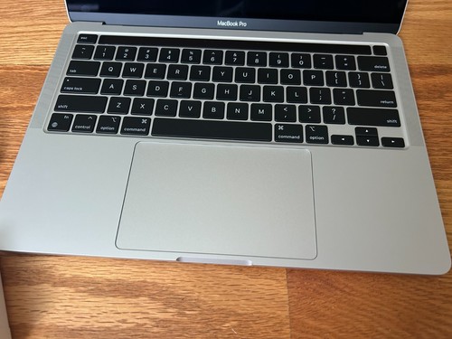 Apple MacBook Pro 2022 8GB/256GB SSD 13-inch Laptop CYCLE COUNT IS 1 Bundle USB - Afbeelding 10 van 13