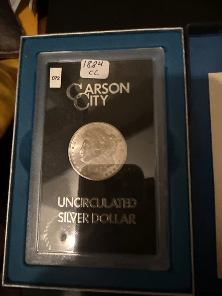 Dólar de plata Carson City 1884 sin circular con embalaje original y papeles Foto 3 de 3