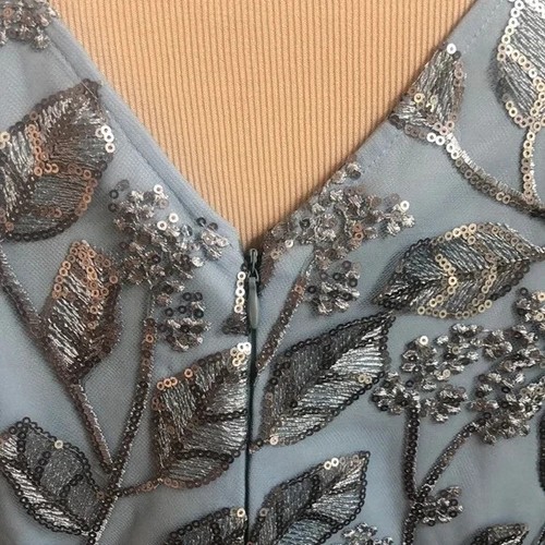 Vestido midi bordado lentejuelas hasta la rodilla cuello en V 8 Shay JS COLLECTION para mujer - Imagen 10 de 15