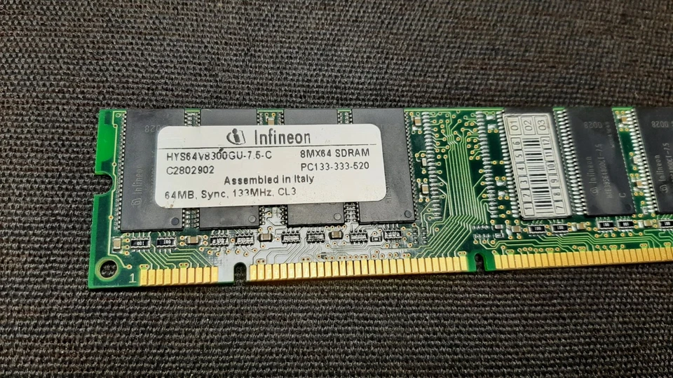 Infineon 64MB SDRAM 133MHz CL3 DIMM Module - HYS64V830GU-7.5-C - Image 2 of 4